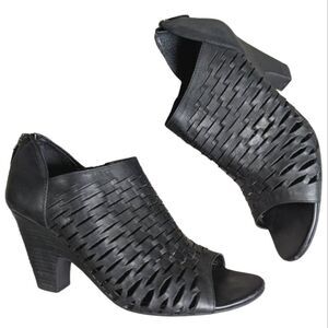 Franco Sarto Black leather Lazer cutout open toe shootie heels sandal womens 7.5